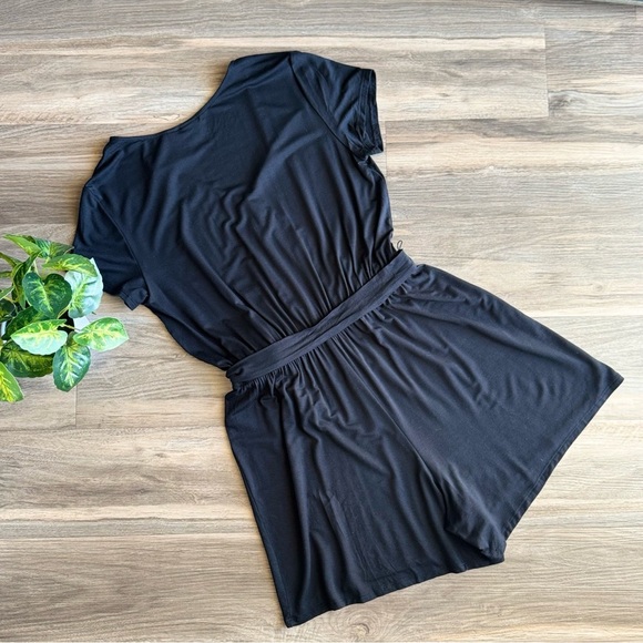 GAP Black Short Sleeve Tie Waist Wrap Romper | V-Neck Knit One Piece Size S - Picture 12 of 13